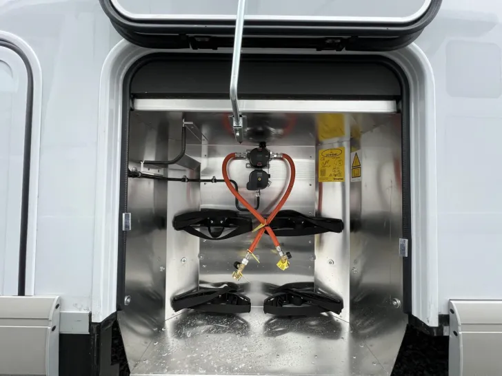 Fahrzeugbild Carthago chic c-line I 4.9 LE Mercedes (313) #46