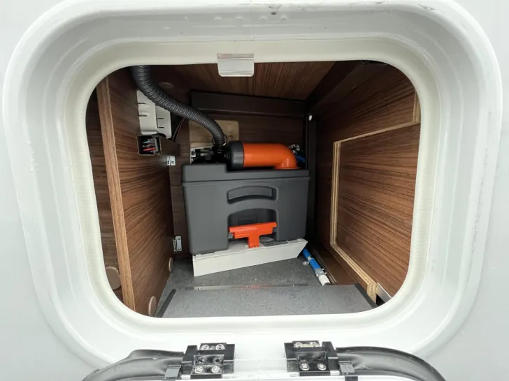 Fahrzeugbild Carthago chic c-line I 4.9 LE Mercedes (313) #48