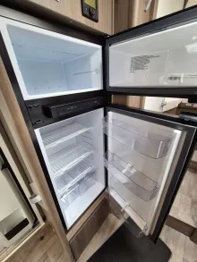 Fahrzeugbild Carado T447 pro+ *Hubbett*Markise*Safety-Paket* #17