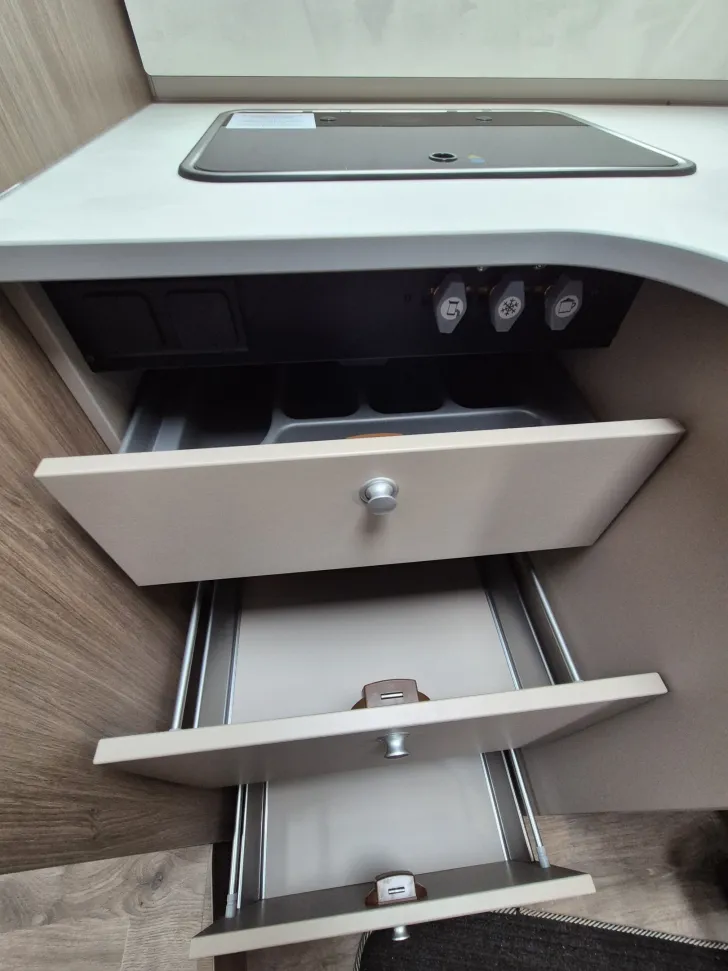 Fahrzeugbild Carado T447 pro+ *Hubbett*Markise*Safety-Paket* #21