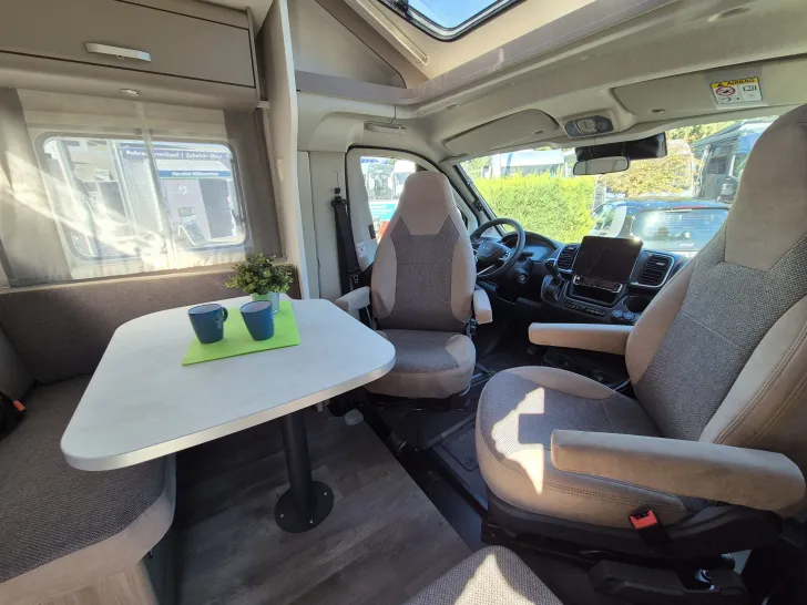 Fahrzeugbild Carado T447 pro+ *LED*Hubbett*180PS* #13