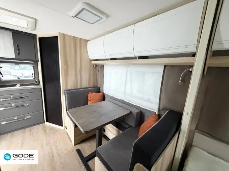 Fahrzeugbild Hobby De Luxe 460 SL/Bettverbreitung/Vorzeltsteckdose #6