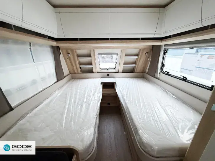 Fahrzeugbild Hobby De Luxe 460 SL/Bettverbreitung/Vorzeltsteckdose #8