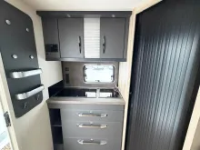 Fahrzeugbild Hobby De Luxe 460 SL/Bettverbreitung/Vorzeltsteckdose #13