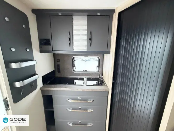 Fahrzeugbild Hobby De Luxe 460 SL/Bettverbreitung/Vorzeltsteckdose #13