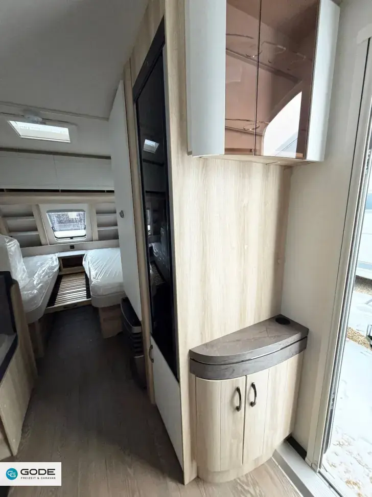 Fahrzeugbild Hobby De Luxe 460 SL/Bettverbreitung/Vorzeltsteckdose #21