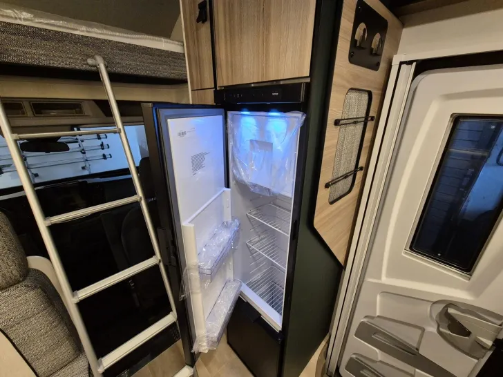 Fahrzeugbild Rimor Kilig 5 6 Gurtplätze/Automatik/4100kg/Solar #17