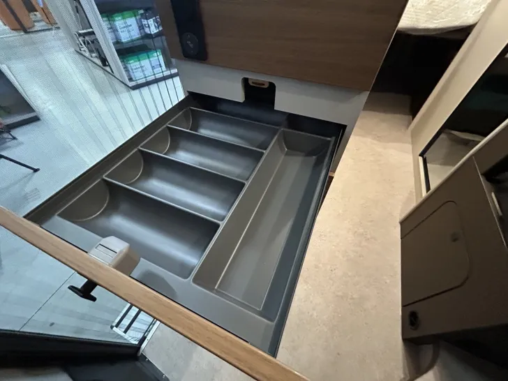 Fahrzeugbild Bürstner Papillon PC6.0 AT8G+Design/Komfort/Licht/Küchen Pack #11