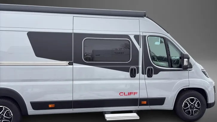 Seitlich Sunlight Camper Van CLIFF 640 X Automatik ACC Sofort verfügbar