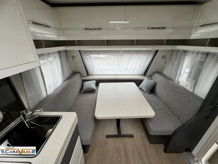 Fahrzeugbild Hobby De Luxe 495 WFB 1800 kg/Connect/Autarkvorb. #3