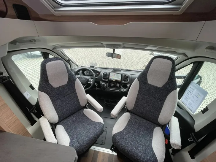 Fahrzeugbild Weinsberg CaraSuite 650 MF mit Hubbett #8
