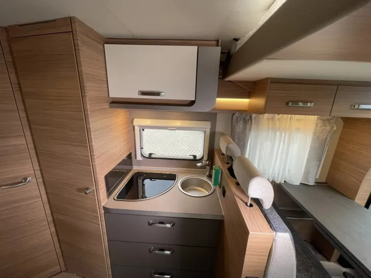 Fahrzeugbild Weinsberg CaraSuite 650 MF mit Hubbett #12