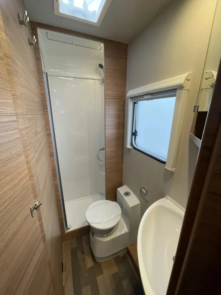 Fahrzeugbild Weinsberg CaraSuite 650 MF mit Hubbett #14