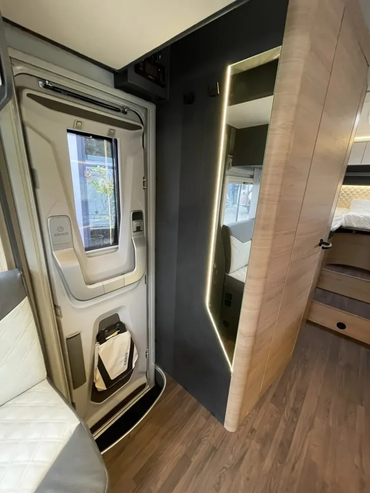 Fahrzeugbild Knaus L!VE WAVE PLATINUM SELECTION 700 MEG Hubbett #7