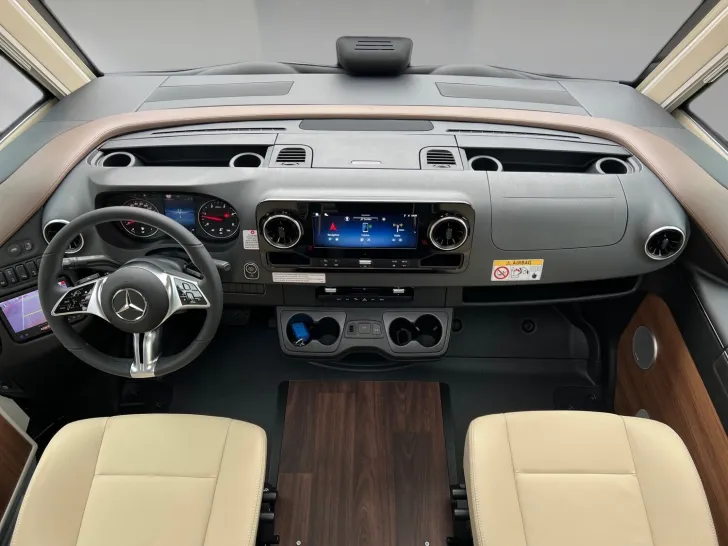 Fahrzeugbild Carthago chic e-line I 51 QB DA Mercedes (321) #12