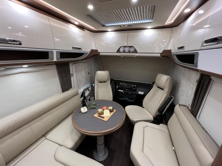 Fahrzeugbild Carthago chic e-line I 51 QB DA Mercedes (321) #13