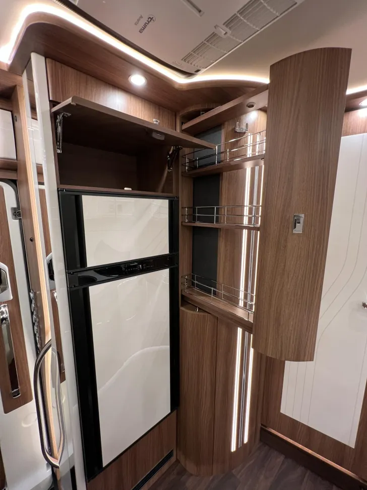 Fahrzeugbild Carthago chic e-line I 51 QB DA Mercedes (321) #23
