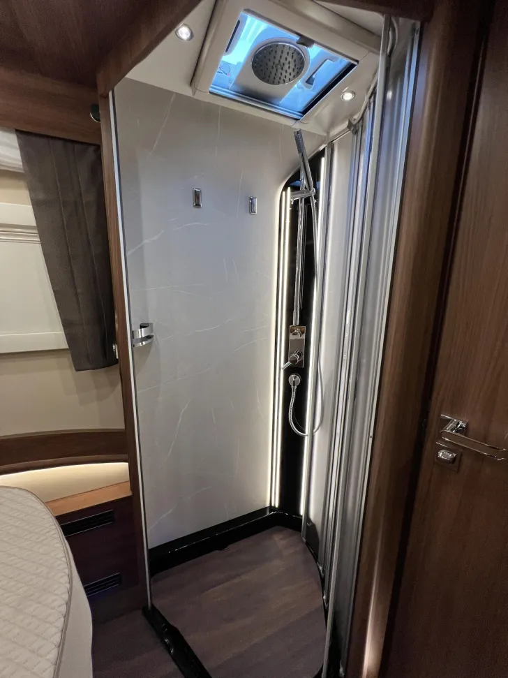 Fahrzeugbild Carthago chic e-line I 51 QB DA Mercedes (321) #33