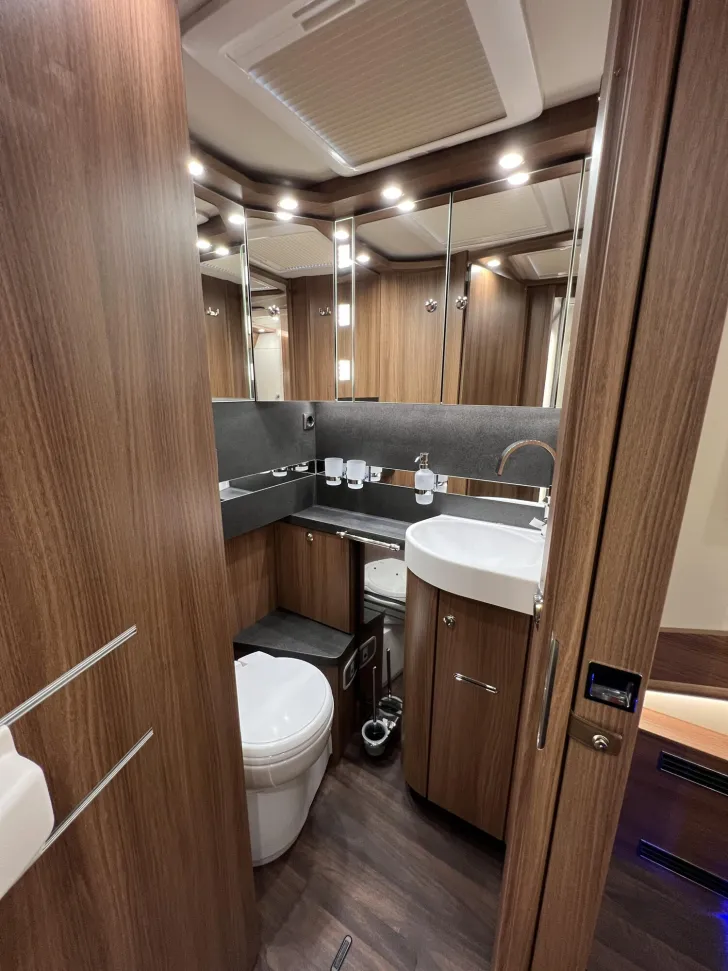 Fahrzeugbild Carthago chic e-line I 51 QB DA Mercedes (321) #34