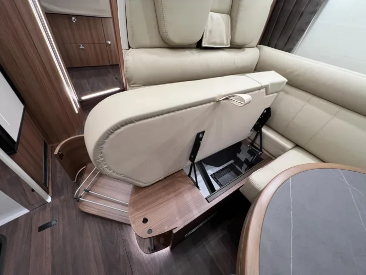 Fahrzeugbild Carthago chic e-line I 51 QB DA Mercedes (321) #37