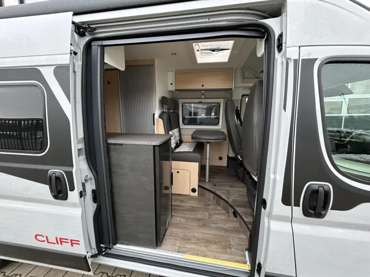 Fahrzeugbild Sunlight Cliff X 640 #6