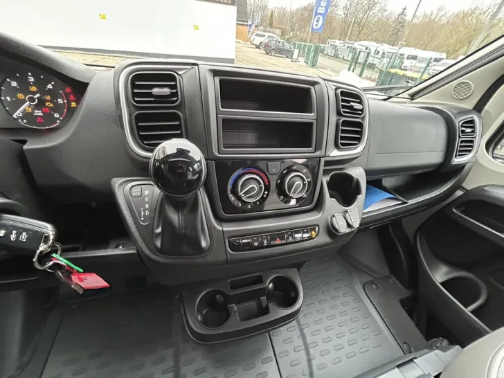 Fahrzeugbild Sunlight Cliff X 640 #17