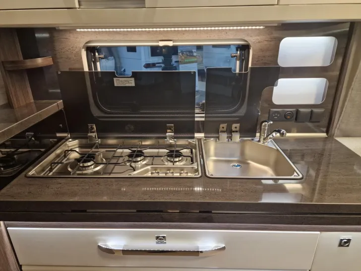 Fahrzeugbild Hobby Prestige 720 KWFU - City-Wasser/Vorb Aurark #7