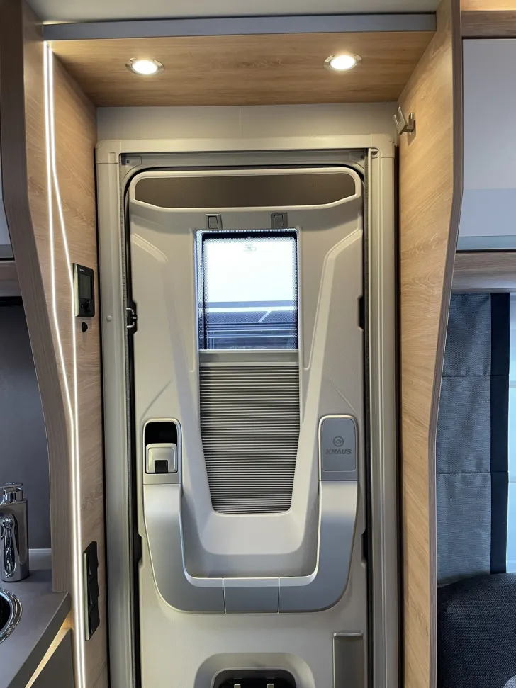 Fahrzeugbild Knaus SÜDWIND 460 EU BLACK SELECTION #18