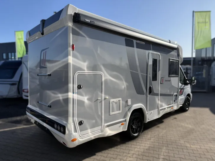 Fahrzeugbild Challenger Teilintegriert Graphite Edition 260 Drive Arctic #4