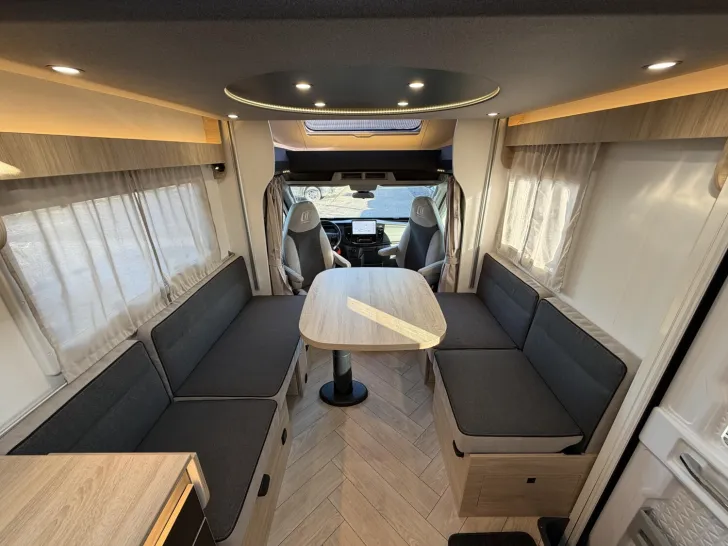 Fahrzeugbild Challenger Teilintegriert Graphite Edition 260 Drive Arctic #9