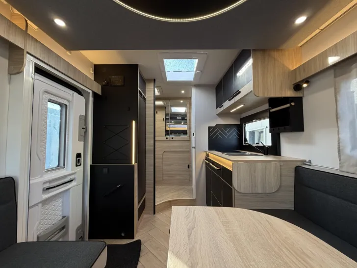 Fahrzeugbild Challenger Teilintegriert Graphite Edition 260 Drive Arctic #12