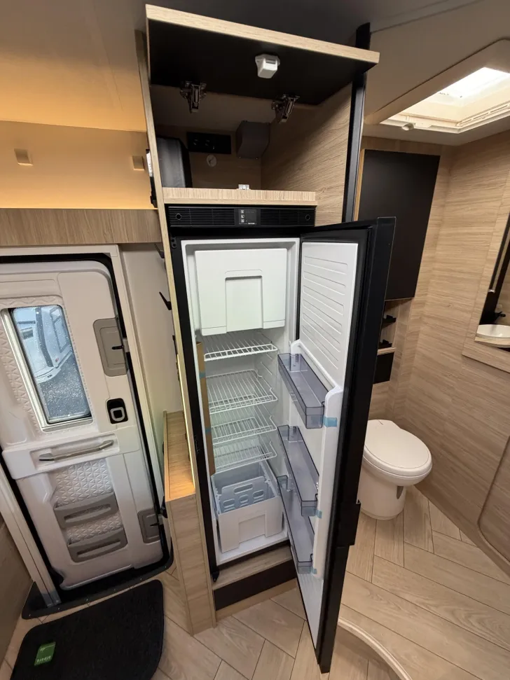 Fahrzeugbild Challenger Teilintegriert Graphite Edition 260 Drive Arctic #15