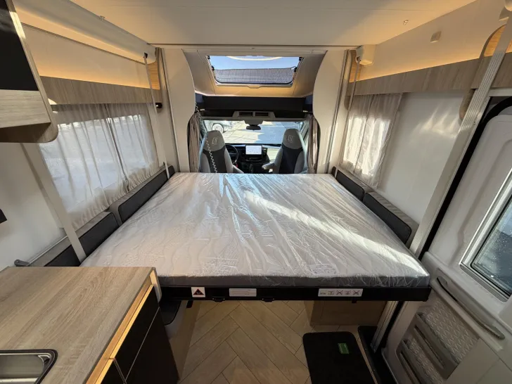 Fahrzeugbild Challenger Teilintegriert Graphite Edition 260 Drive Arctic #24