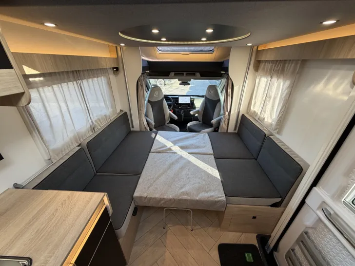 Fahrzeugbild Challenger Teilintegriert Graphite Edition 260 Drive Arctic #25