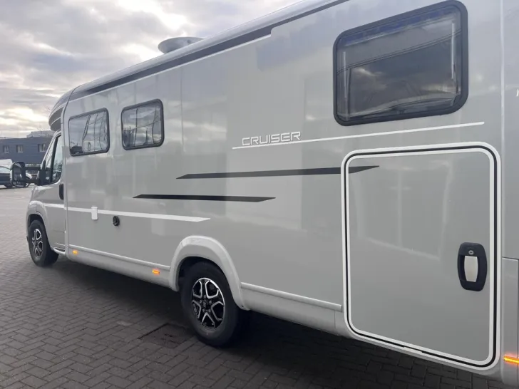 Fahrzeugbild LMC Cruiser 750 EL #2