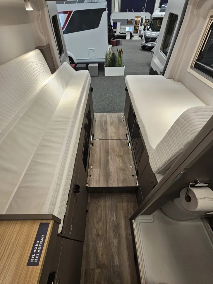 Fahrzeugbild LMC Innovan Ford 592 Sondermodell März 26 Verfügbar #22