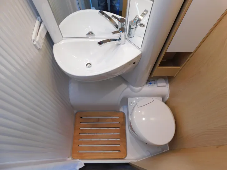 Fahrzeugbild Sunlight Adventure V 67S OHNE Easy-Fold-Bett #17