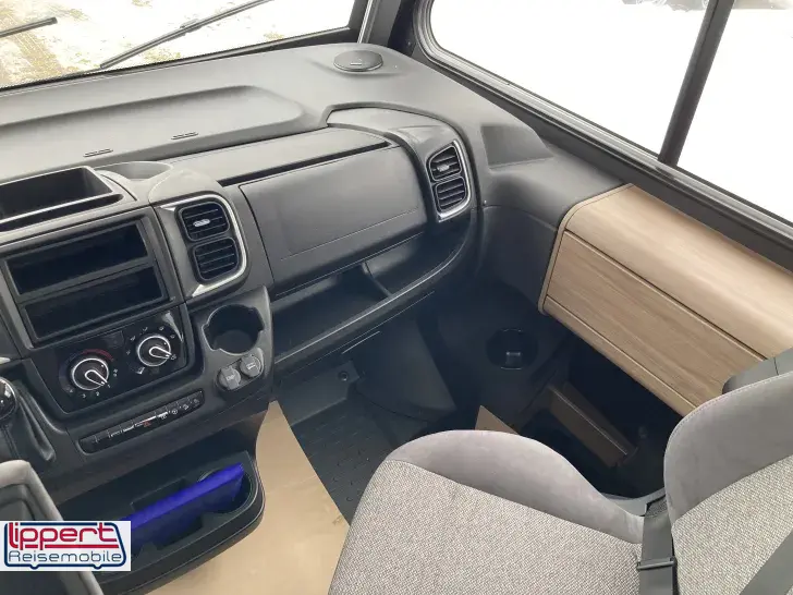 Fahrzeugbild Carado I 449 Queensbett #7