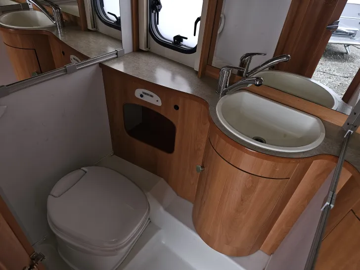 Fahrzeugbild Hymer Eriba Nova 390 #32