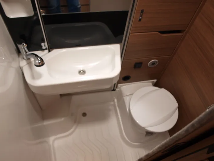 Fahrzeugbild Knaus Van TI 650 MEG VANSATION L-Sitz/Exl.Tür/180PS/Autom/ACC #6