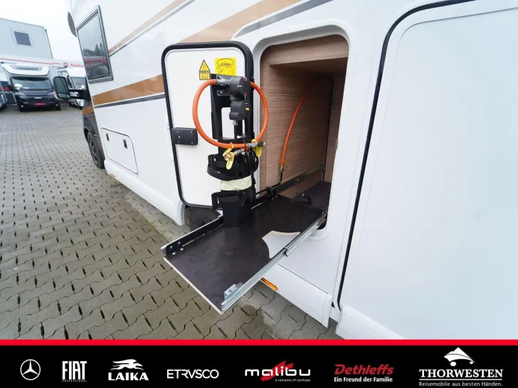 Fahrzeugbild Malibu T 430 KB LE lightweight MB DISTRONIC chiaro #44