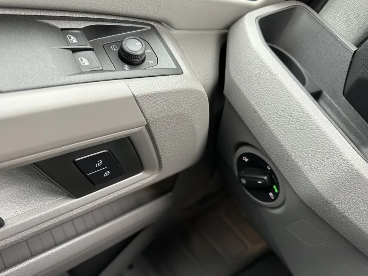 Fahrzeugbild Megamobil Mega Lounge 600 S 4x4 Truma 6 D+E Markise AHK Navi RFK #21