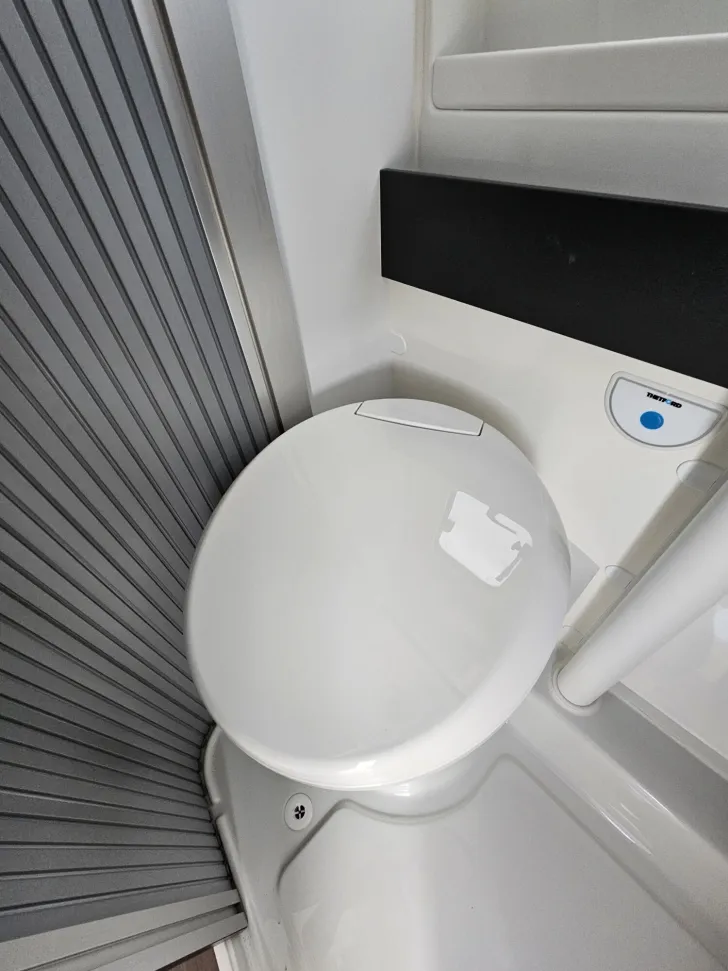 Fahrzeugbild Adria Twin Supreme 640 SLB AHK|200Ah-B|Solar|SafetyPak #10