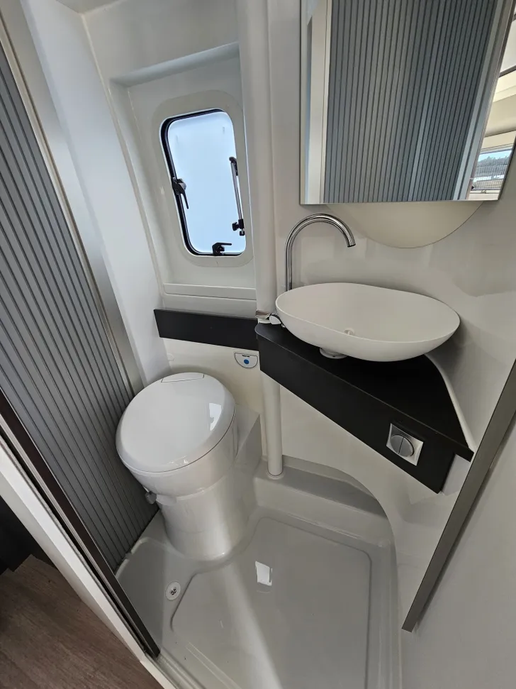 Fahrzeugbild Adria Twin Supreme 640 SLB AHK|200Ah-B|Solar|SafetyPak #11