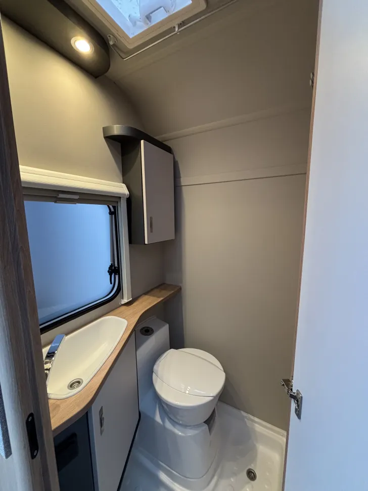 Fahrzeugbild Knaus Sport 400 QD 1350kg*Ambientelicht*zus.Fenst #11