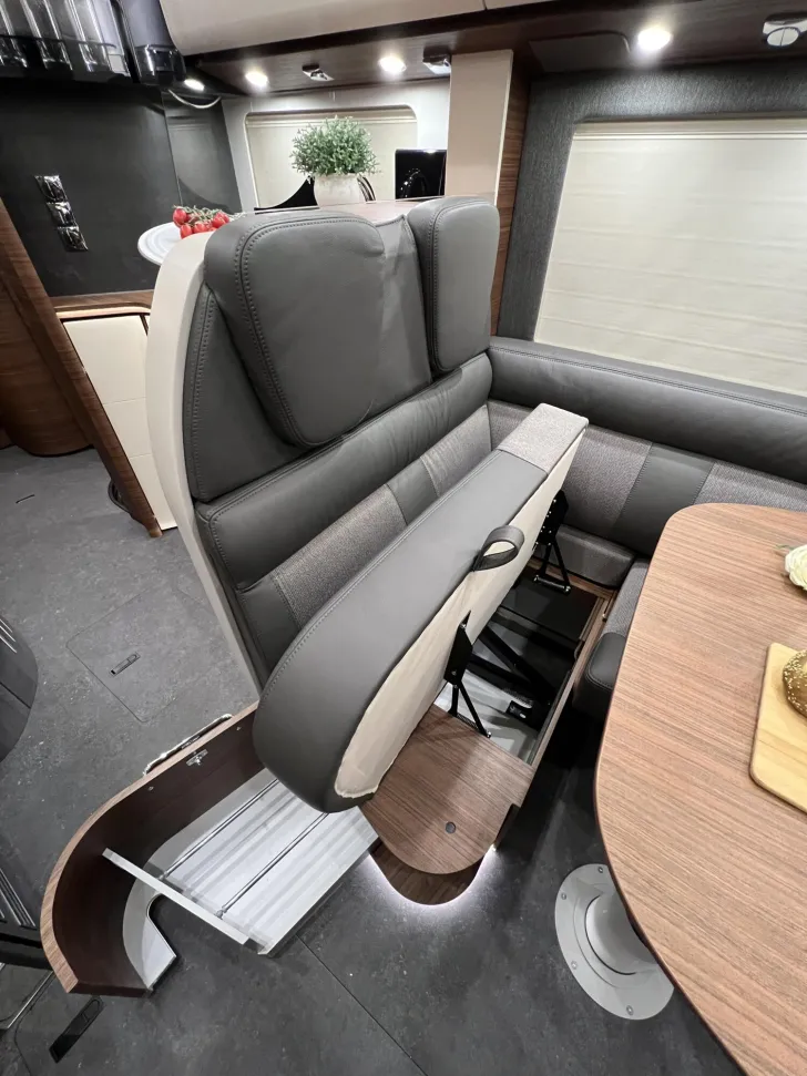Fahrzeugbild Carthago chic c-line I 4.9 LE L Mercedes (335) #40