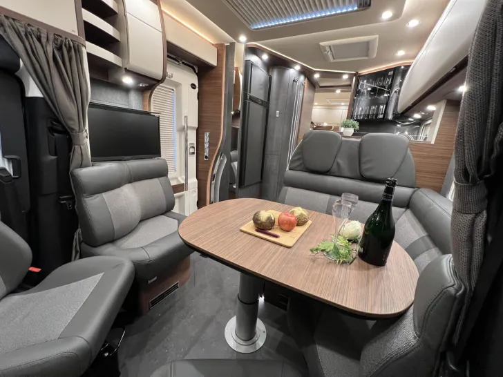 Fahrzeugbild Carthago chic c-line T 4.9 LE Mercedes (329) #17