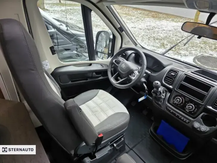 Fahrzeugbild Sunlight Fiat V 67 S #5