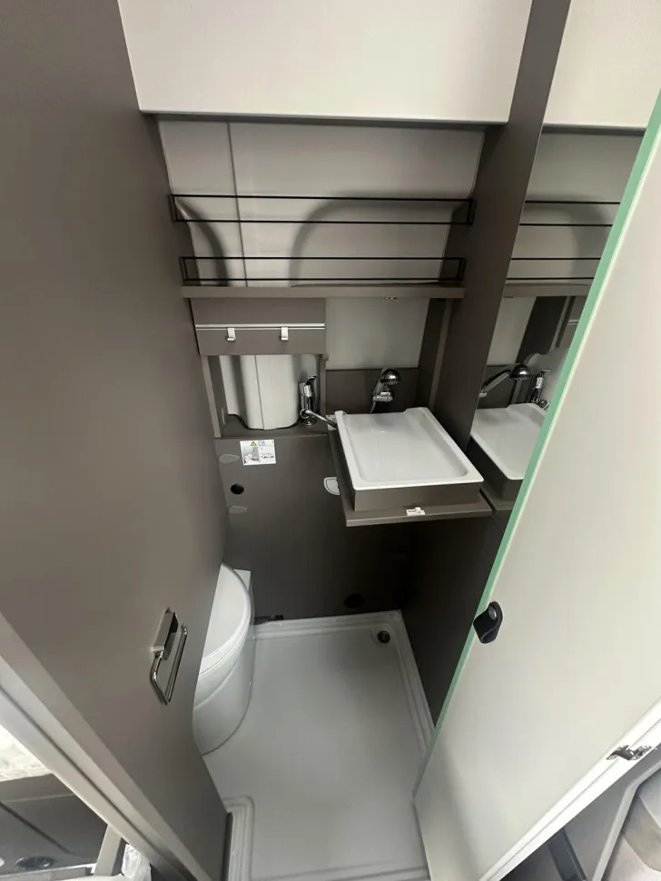 Fahrzeugbild LMC Innovan Ford 592 #10