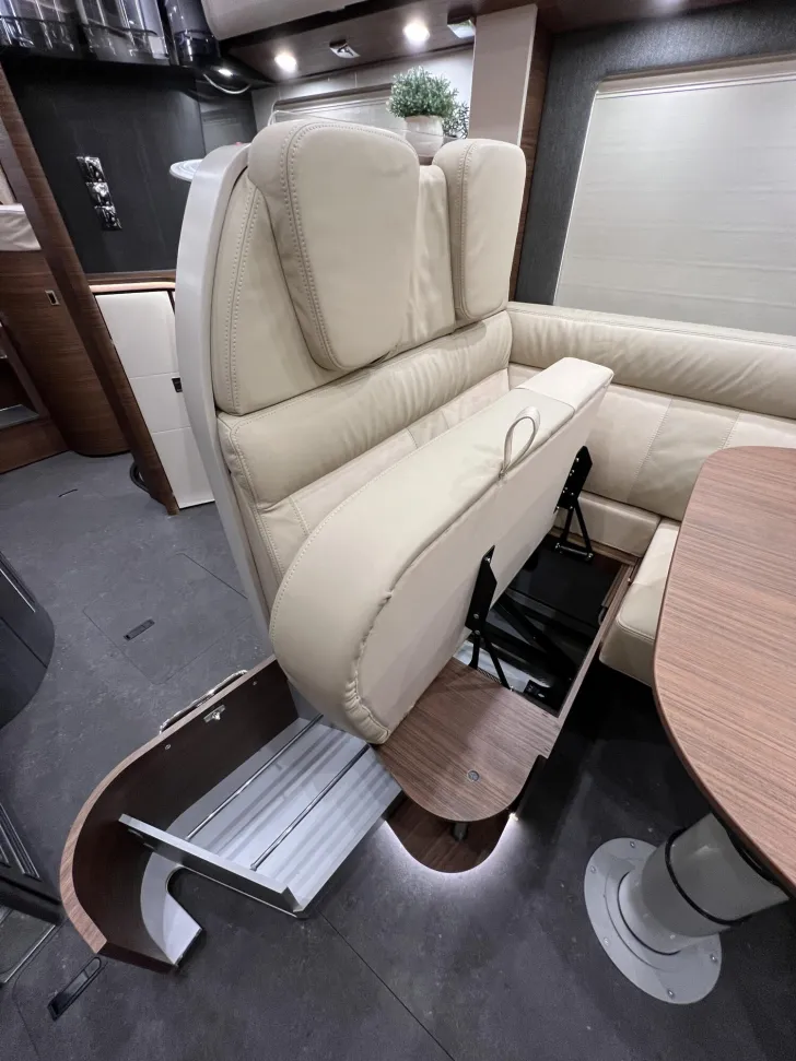 Fahrzeugbild Carthago chic c-line I 4.9 LE Mercedes (322) #39